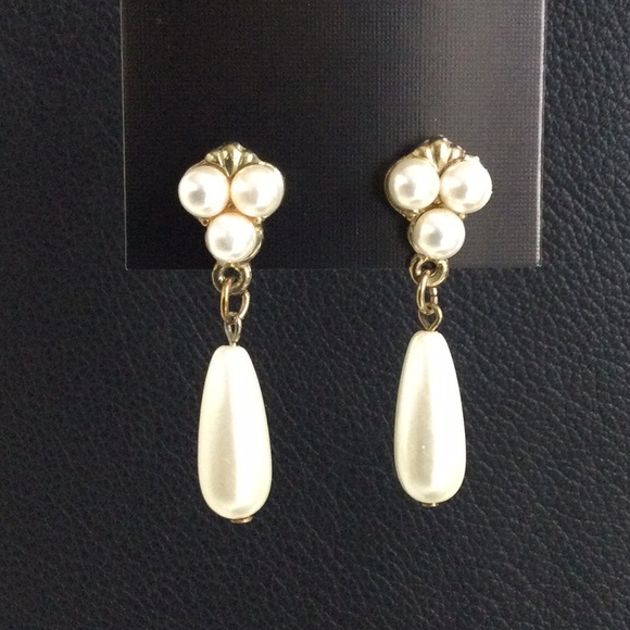 Vintage Teardrop Faux Pearl Earrings - Picture 1 of 3